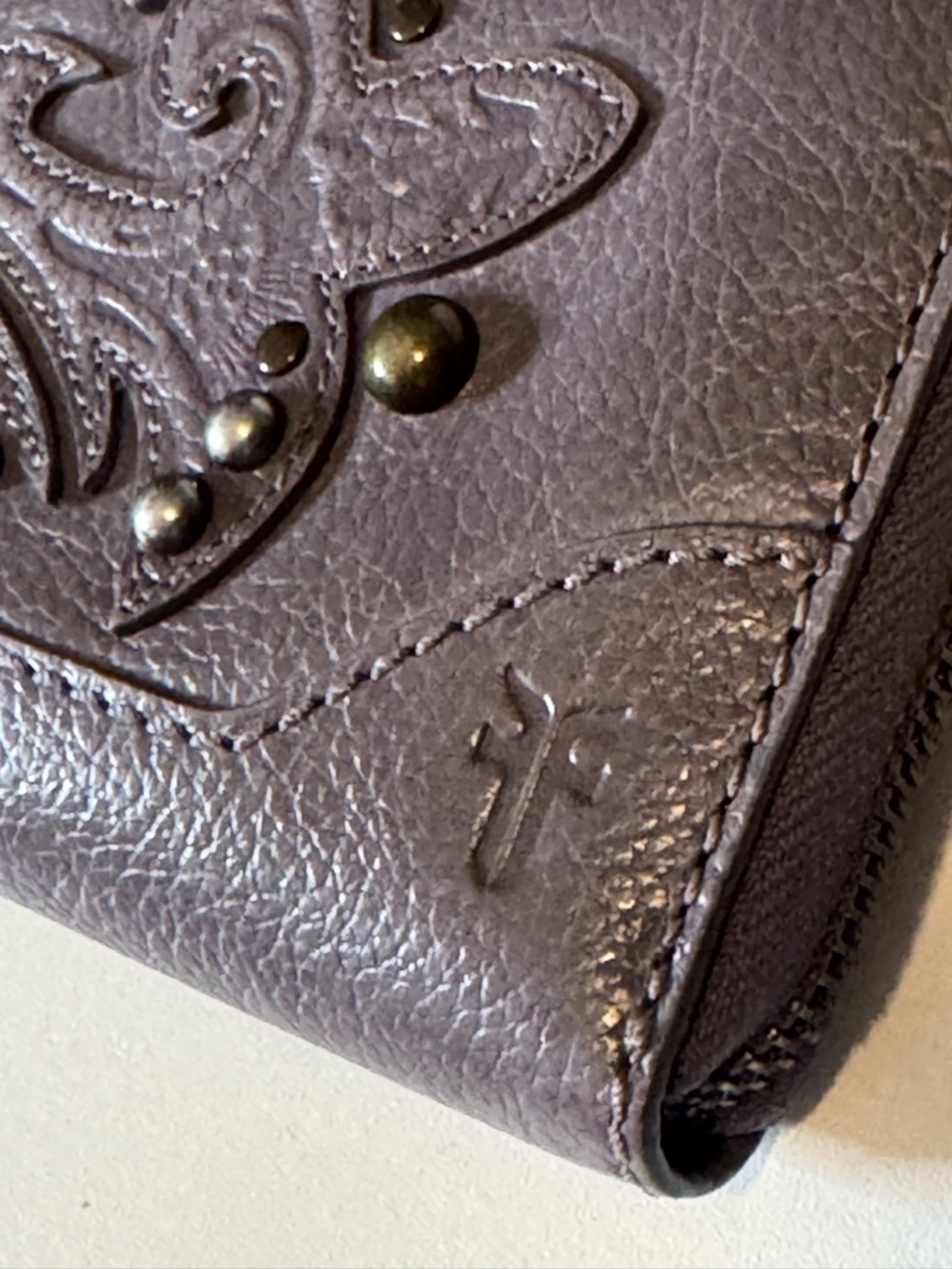 FRYE MONTANA LEATHER WALLET IN LAVENDER